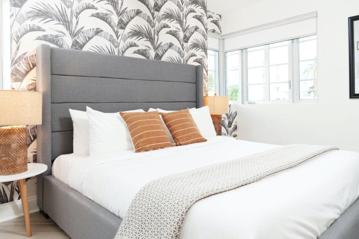 Collins Hotel Studio Miami Beach Room photo