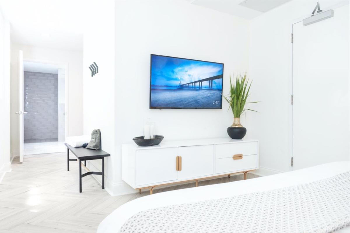 Collins Hotel Studio Miami Beach Room photo